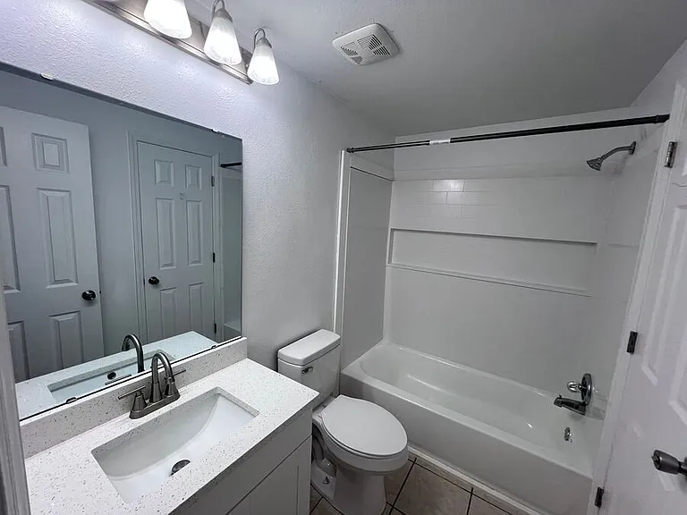 1902 Garden Lake Dr — Photo 7