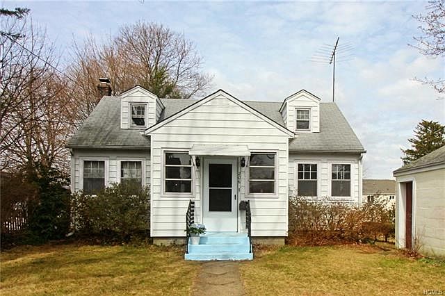 Welcome to 206 Seward Street! Great curb appeal is just a start for this charming Cape style home.
