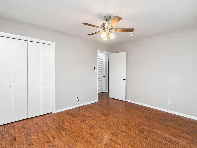 11707 S Williamsburg Dr — Photo 14