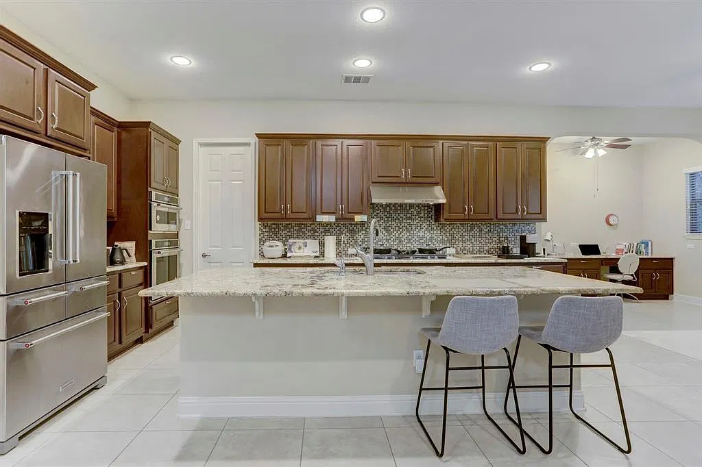 4 bed, 3.5 bath, 3169 sqft, $3,300 — Photo 3