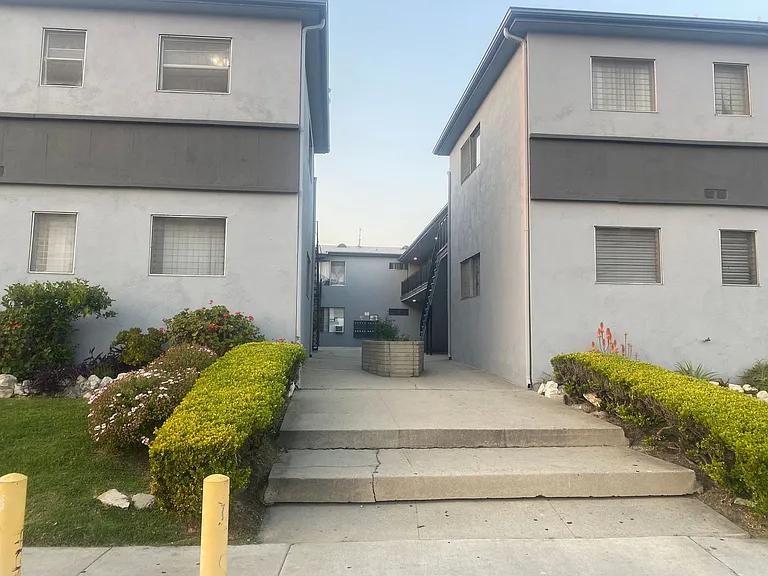 4729 San Vicente Blvd — Photo 2