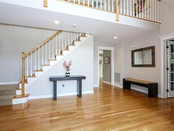 4th image of 121 Stonewall Cir