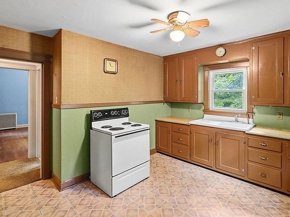 5th image of 24 Litchfield Ave