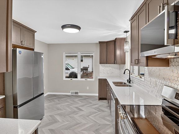 4th image of 20391 Roosevelt Rd