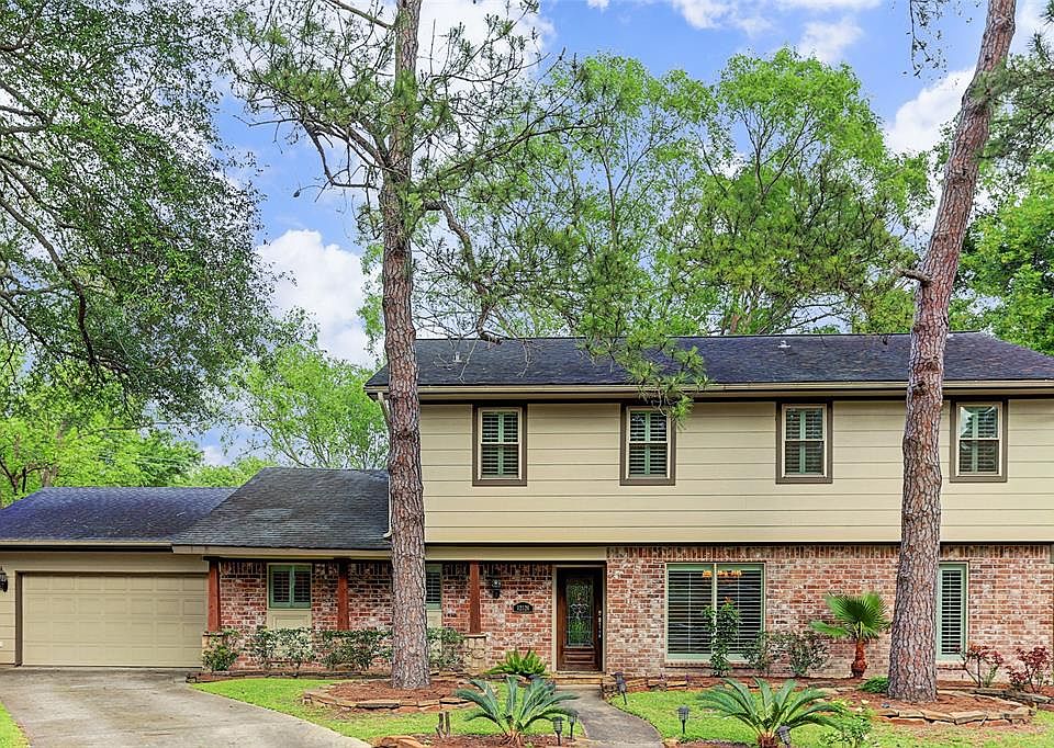 1st image of 12526 Carriage Hill Dr