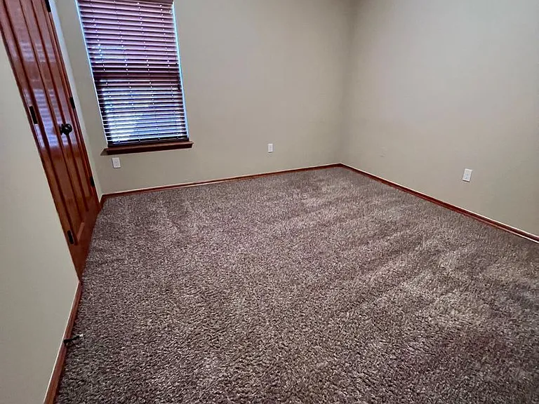 617 Applewood St — Photo 32