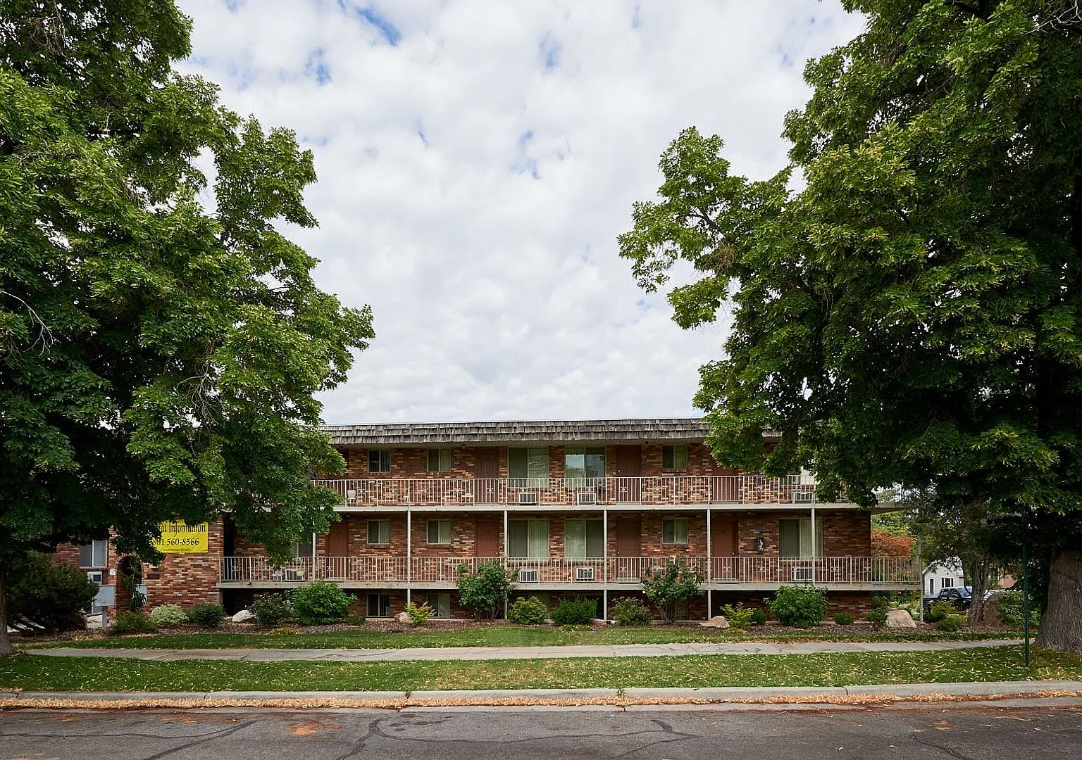 Martin Manor — Photo 1