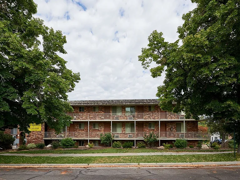 Martin Manor — Photo 1