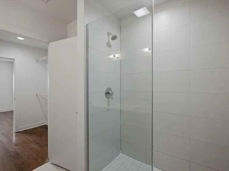 650 N Green St #4 — Photo 13