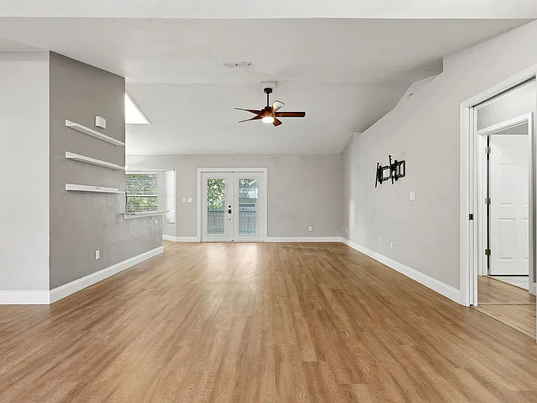 11238 NW 35th Ave — Photo 4