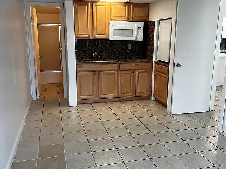 701 Pine Dr #204 — Photo 15