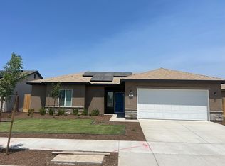 712 W Pin Oak Ave S, Porterville, CA 93257