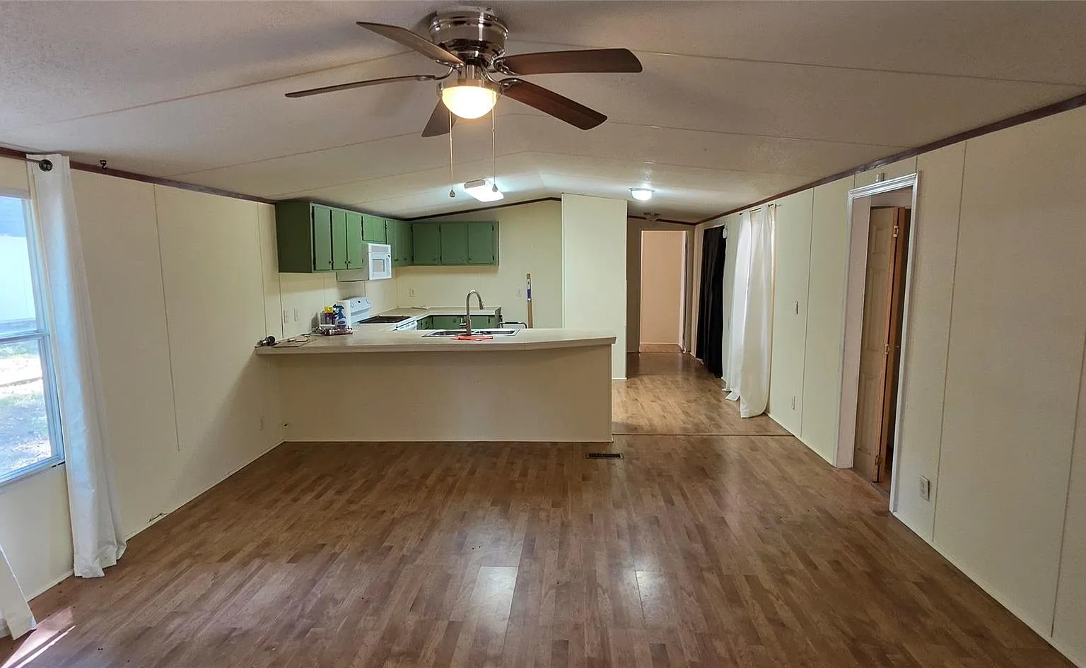 3 bed, 2.0 bath, 1472 sqft, $1,495 — Photo 4