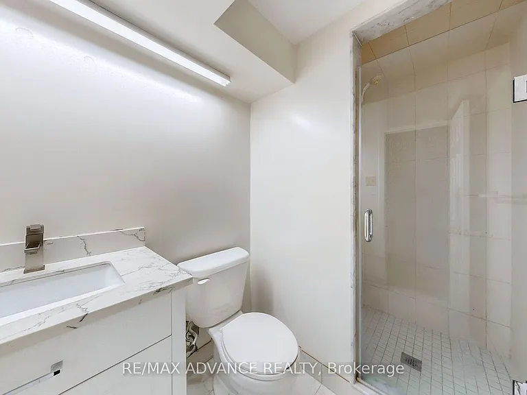 49 Havenview Rd #LOWER — Photo 6
