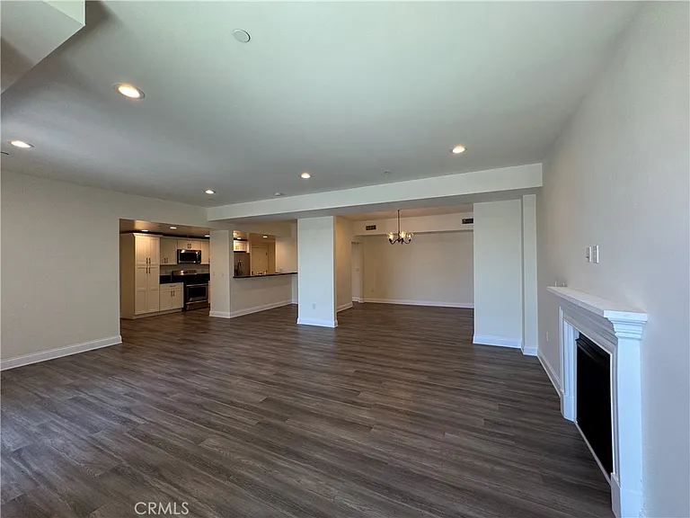 14934 Burbank Blvd #202 — Photo 12