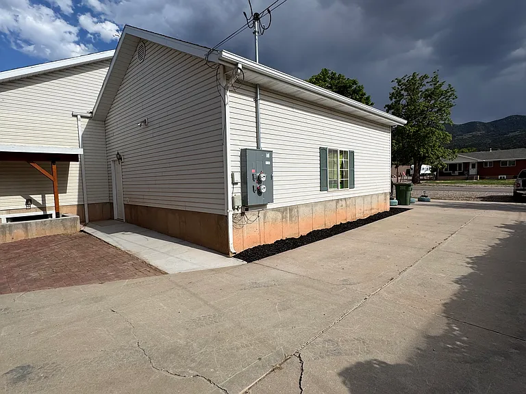 240 W Center St #BASEMENT — Photo 18