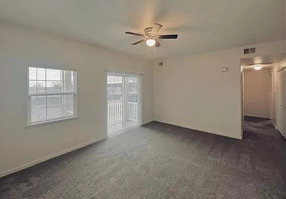 Building Photo - 1740 W 53rd Dr #1-B