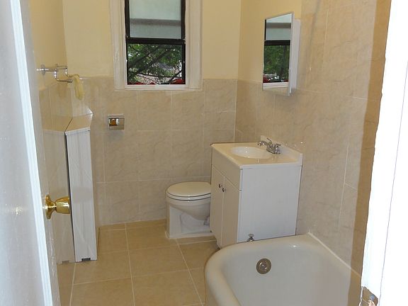 4th image of 4211 Kissena Blvd