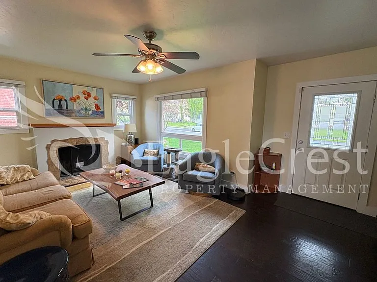 1031 N Clinton St — Photo 10
