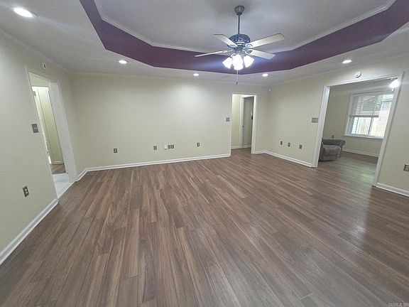 5th image of 606 N Spring St