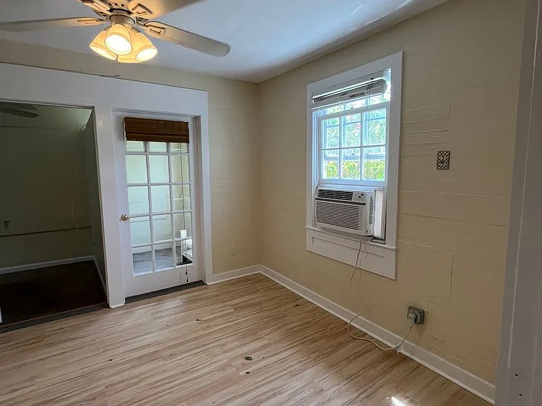 1128 Margaret St — Photo 5