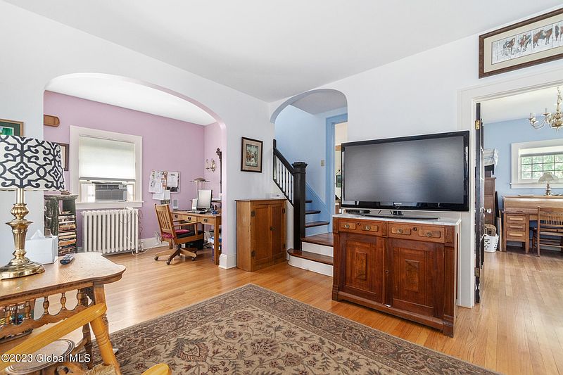 3rd image of 25 N Lake Avenue