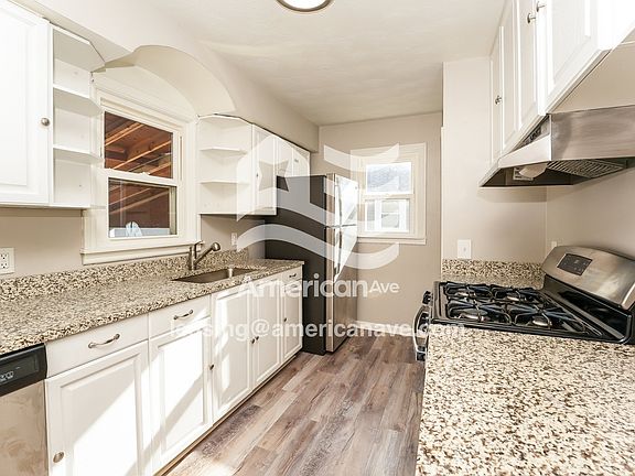 919438_004_kitchen_5.jpg