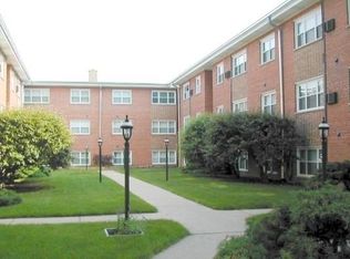 2351 W Jarvis Ave APT 2C, Chicago, IL 60645