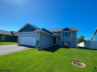1344 Blue Jay Pl, New Richmond, WI 54017