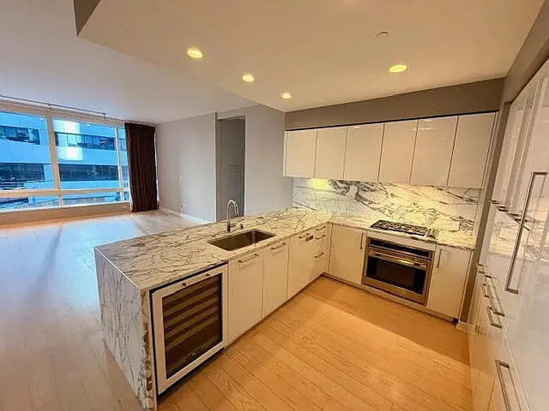 1 bed, 2.0 bath, 1395 sqft, $6,210 — Photo 4