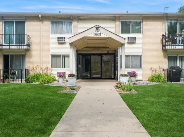 9562 Park Ln APT 2H, Des Plaines, IL 60016
