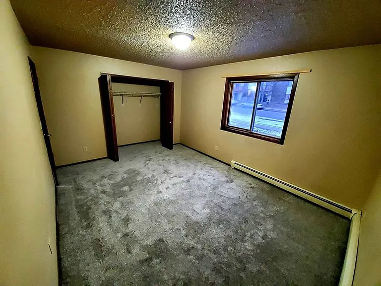 2901 E Rosser Ave — Photo 6