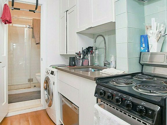 2nd image of 325 E 83rd St APT 3A