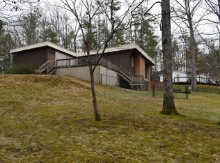 678 S Lake Dr, Oneida, TN 37841