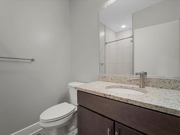 2nd image of 2022 E Broad St #101