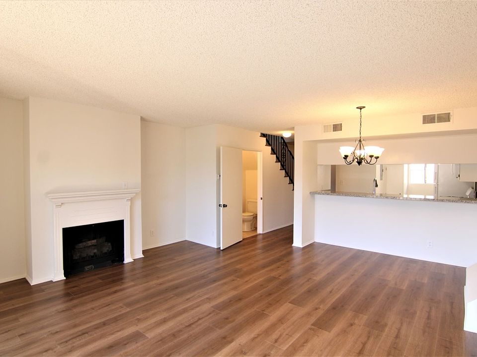 1st image of 13552 Burbank Blvd APT 4