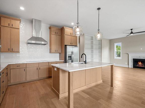 3rd image of 103 Slocum Dr