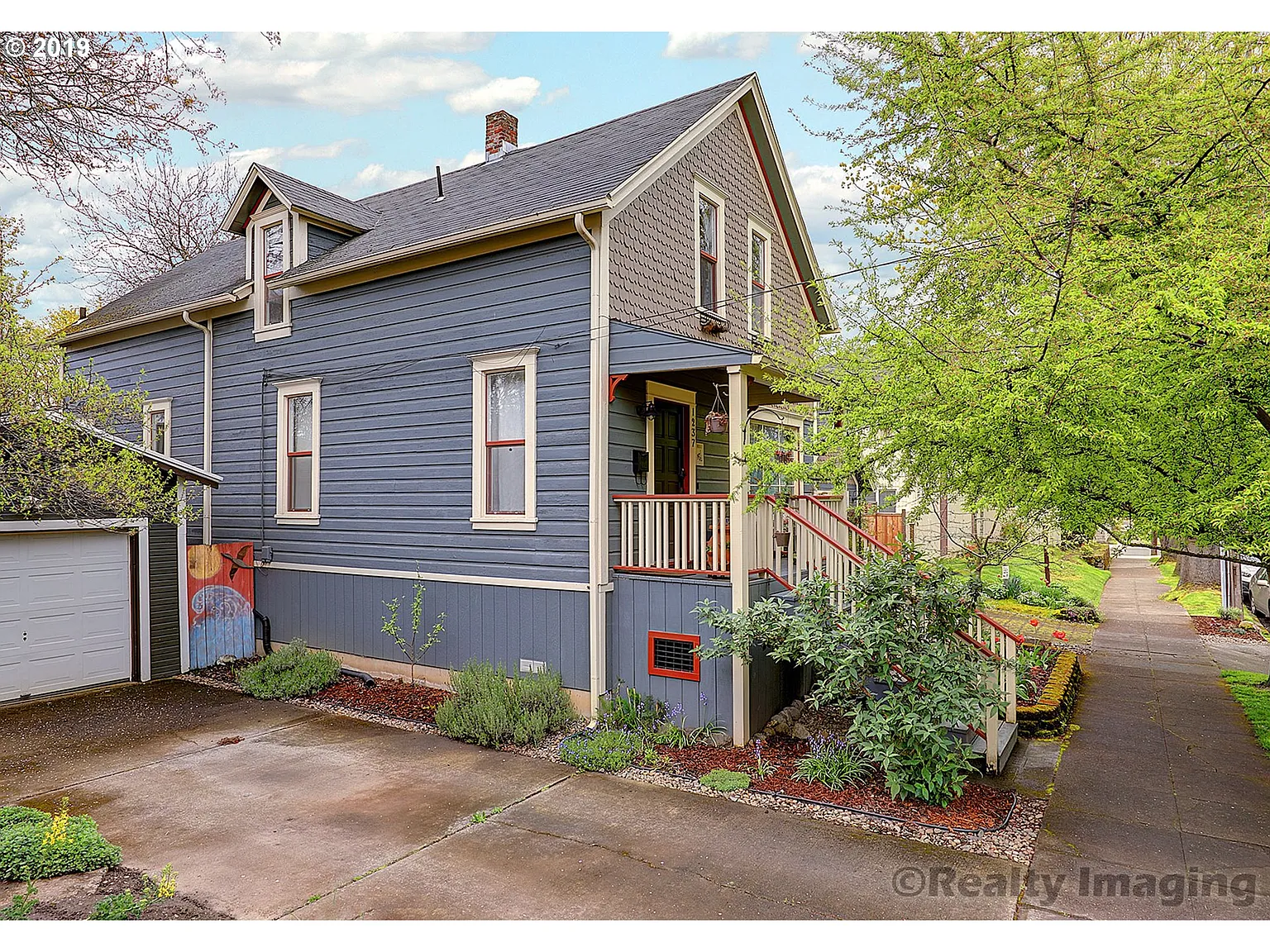 1237 SE Rhine St photo 1