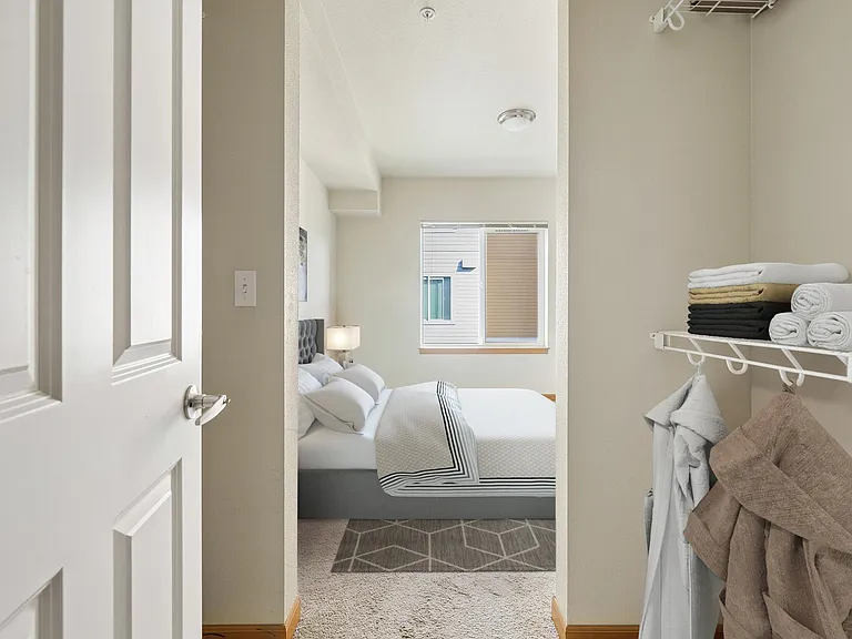 Shangri La Apartments — Photo 10