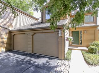 859 Shoreline Rd #1, Lake Barrington, IL 60010