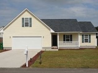 3593 Pioneer Dr, Hope Mills, NC 28348