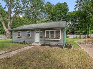 810 S Hooker Ave, Three Rivers, MI 49093