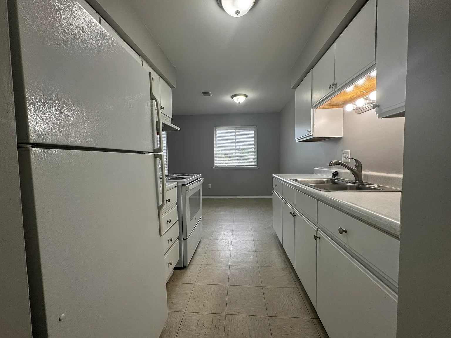 939 James St- SRM - 11 — Photo 3