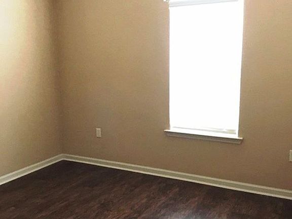 5th image of 4692 Custer Dr
