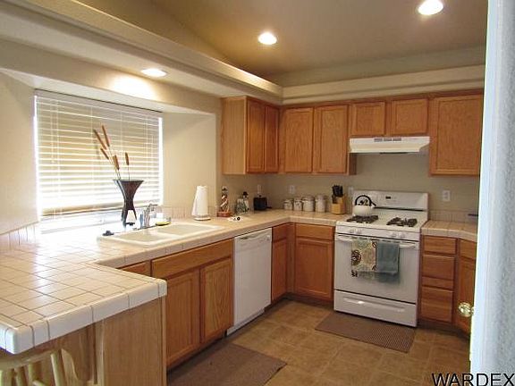 3rd image of 2390 E Saguaro Dr