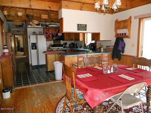 Dining to Kitchen