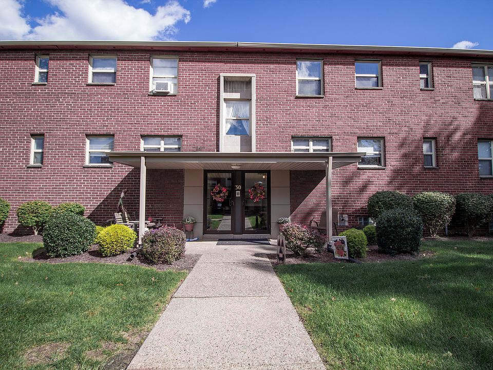 1st image of 110 Clover Dr APT 4