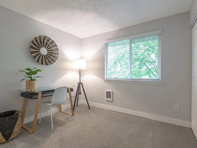 Somerset West Apartments — Photo 37