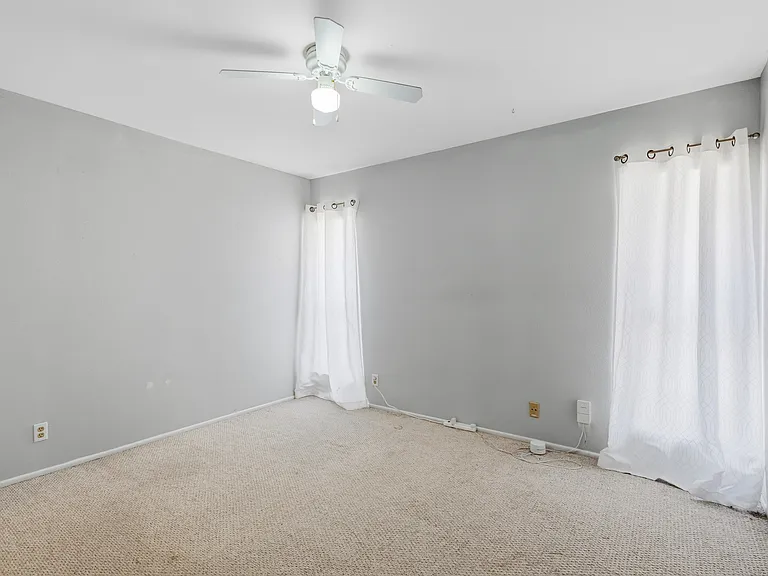 1710 Whitehaven — Photo 11