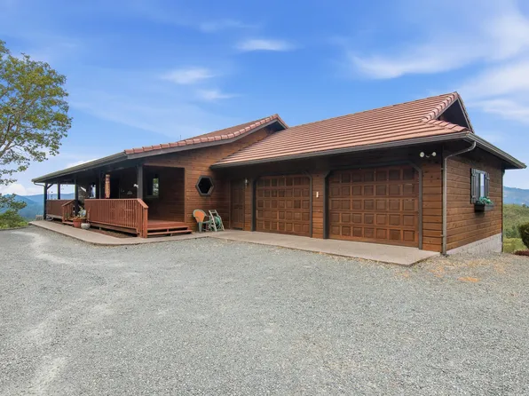 700 Cienaga Ln, Grants Pass, OR 97526
